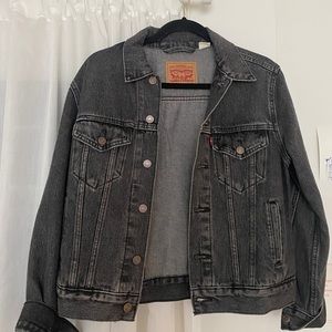 Levi’s black jean jacket XS